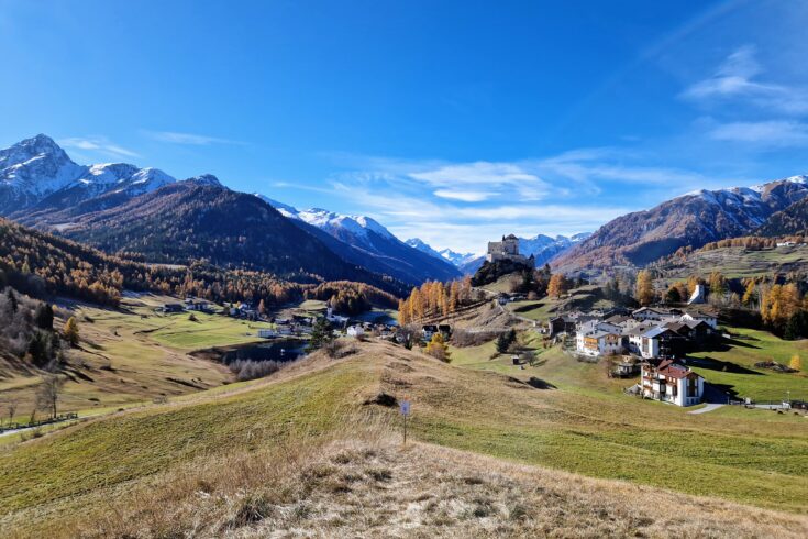 Schloss Tarasp, ziviles Traulokal in der Schweiz im Herbst